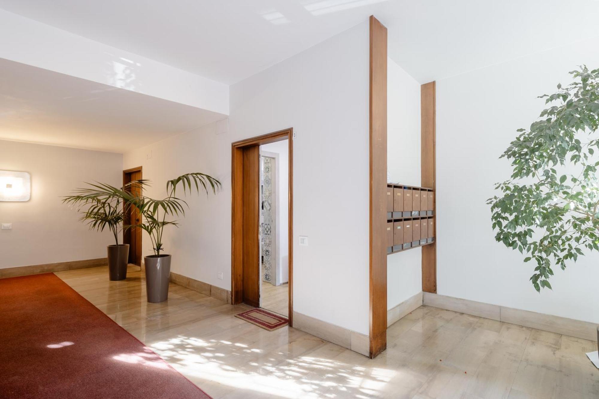Open The Classic Wooden Shutters At A Cozy City Nest فلورنس المظهر الخارجي الصورة